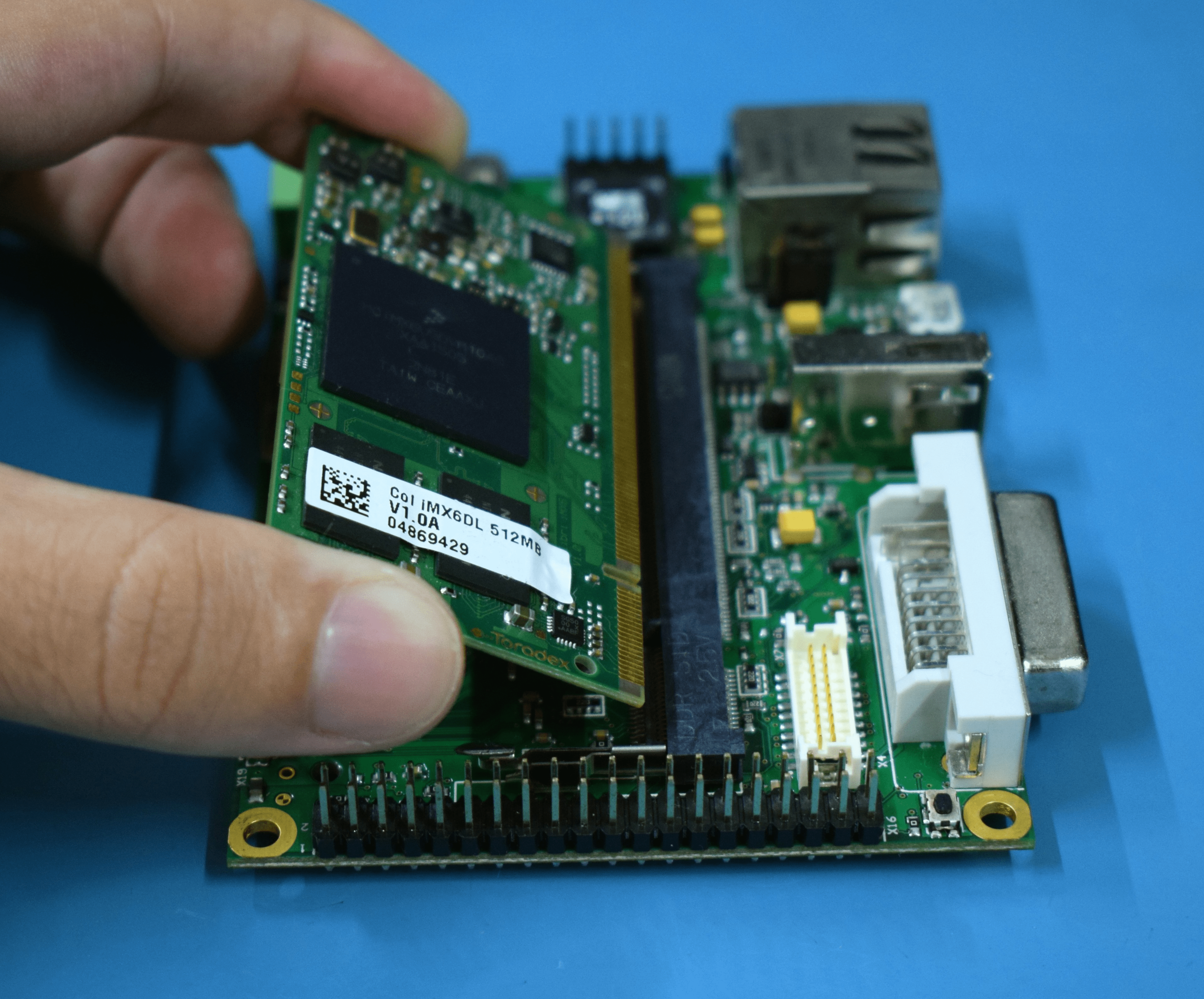 Connecting the computer on module to the Iris Carrier Board